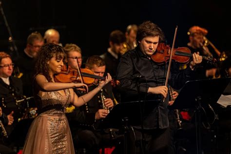 Koncert Orchestralnych Fantazji Ouyang Nana - Muzyczna Podróż z Mistrzynią Celesty!